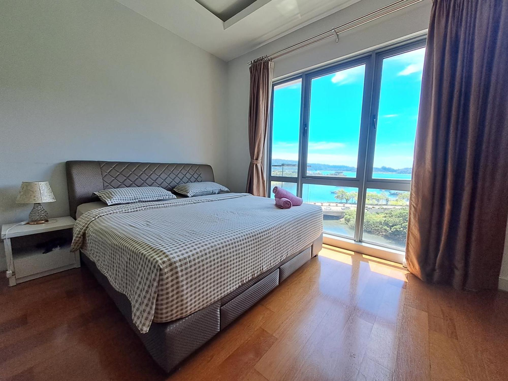 Sunrise Seaview 3 Bedroom Loft D5 Above Imago Shopping Mall 1600 Sqft 商场楼上海景3房 Apartment